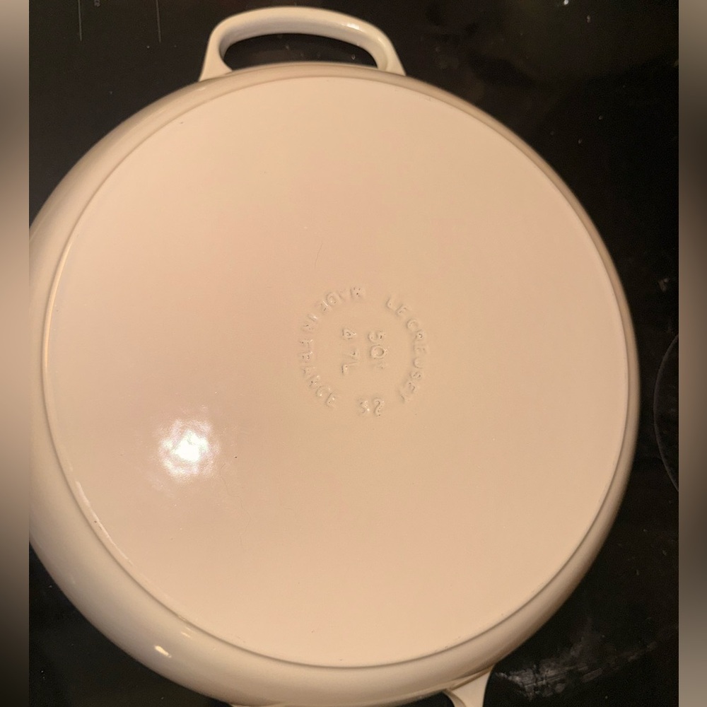 Le Creuset 5 quart braiser in discontinued color Meringue. New without box - Picture 5 of 7